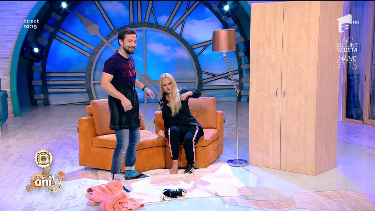 Dani, &icirc;ntre amanta Anda Adam şi soţia Flavia - &icirc;n piesa de teatru "Dulapul plin cu surprize"