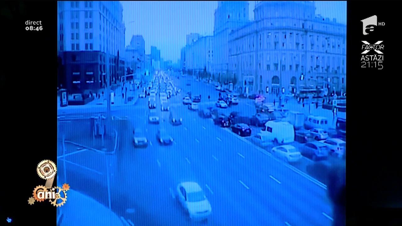 Credeai că le-ai văzut pe toate? Un accident bizar din Moscova a pus internetul pe jar! O maşină s-a răsturnat din senin și camerele au filmat totul!