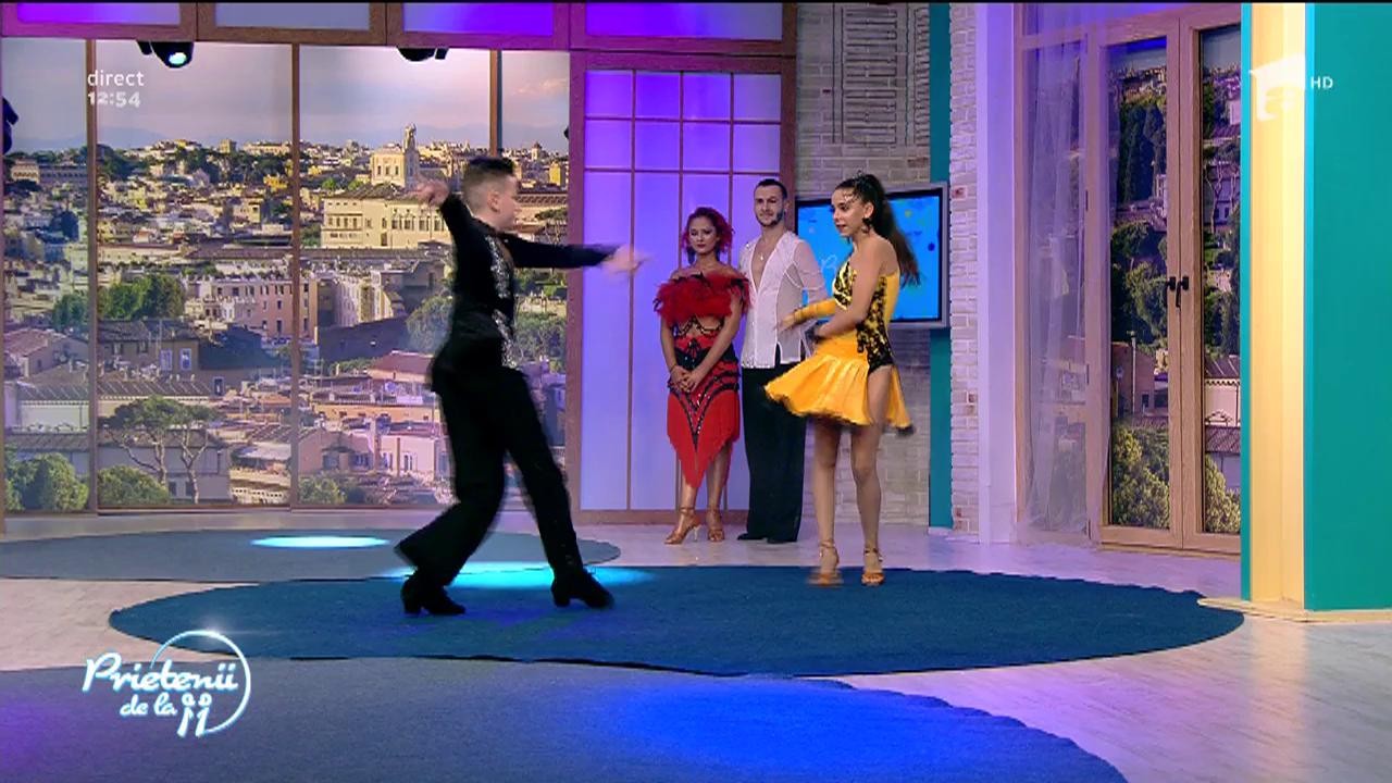 Ștefan Renghea, Luana Glonț, Bogdan Renghea și Oana Dodu dansează rumba, cha cha și jive &icirc;n platoul de la Prietenii de la 11