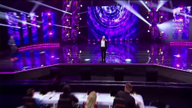 Adele - "Rolling în the Deep". Vezi interpretarea lui Jeremy Ragsdale, la X Factor!