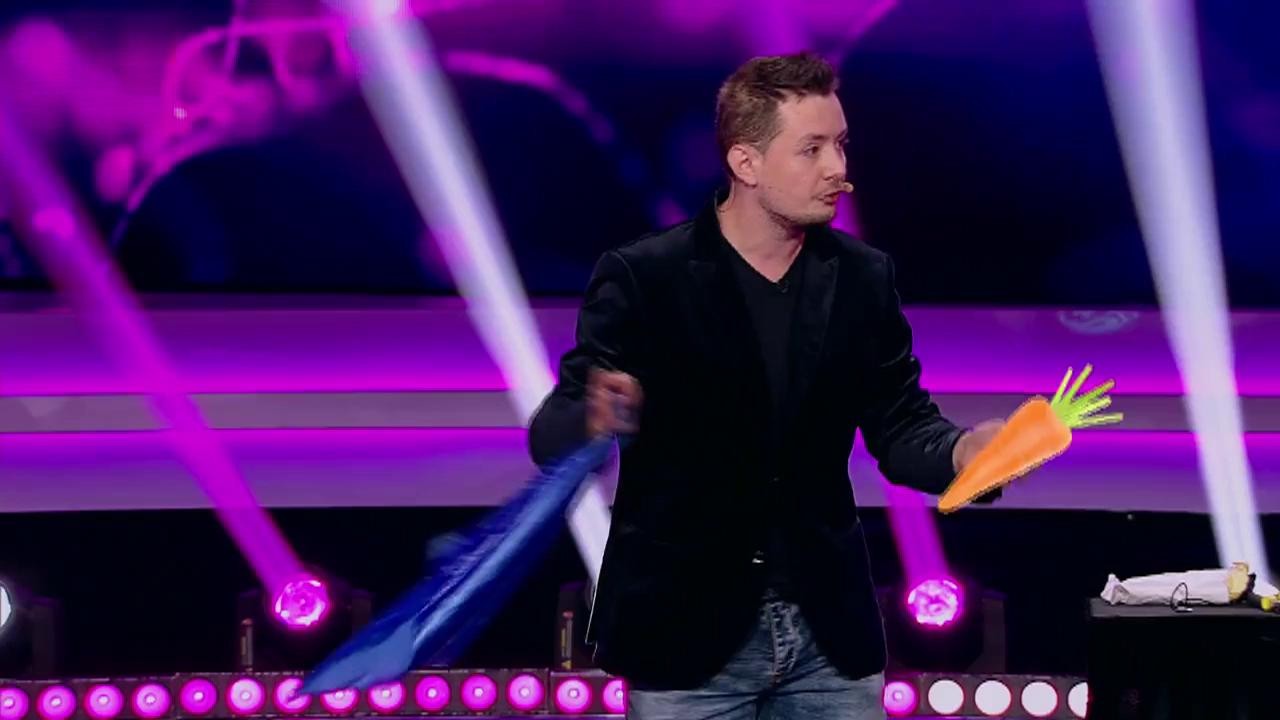 Paul Lungu, primul magician care a realizat o &rdquo;shaormagie&rdquo; și a impresionat o domnișoară cu ajutorul unui cub rubic