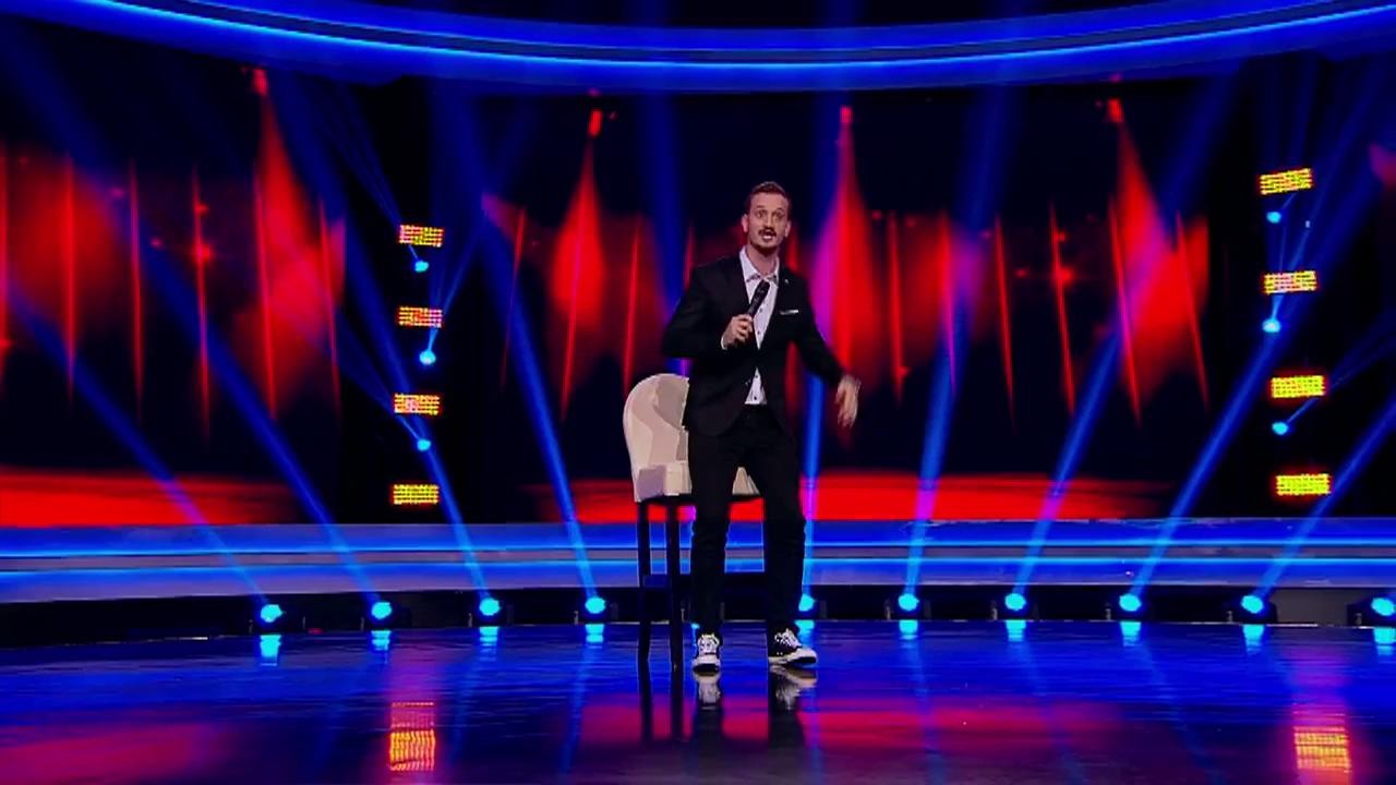 Mane Voicu a descoperit legătura dintre WC și Facebook: &rdquo;Este o poziție foarte bună. Tot *** de pe Facebook &icirc;ți intră pe ochi, trece prin tine și ajunge &icirc;n ...&rdquo;