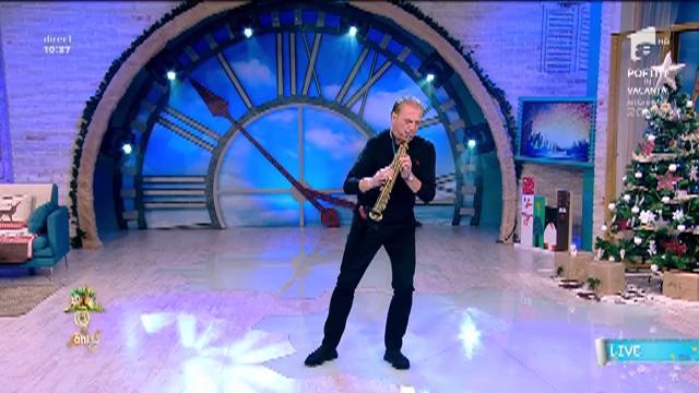 Flavius Teodosiu c&acirc;ntă, live, melodia "Silent Night"