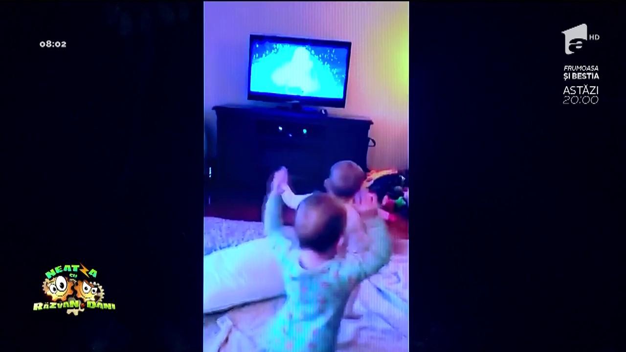 Mai amuzant și adorabil de atât nu se poate, Cum reacționează bebelușii când se uită la Frozen!