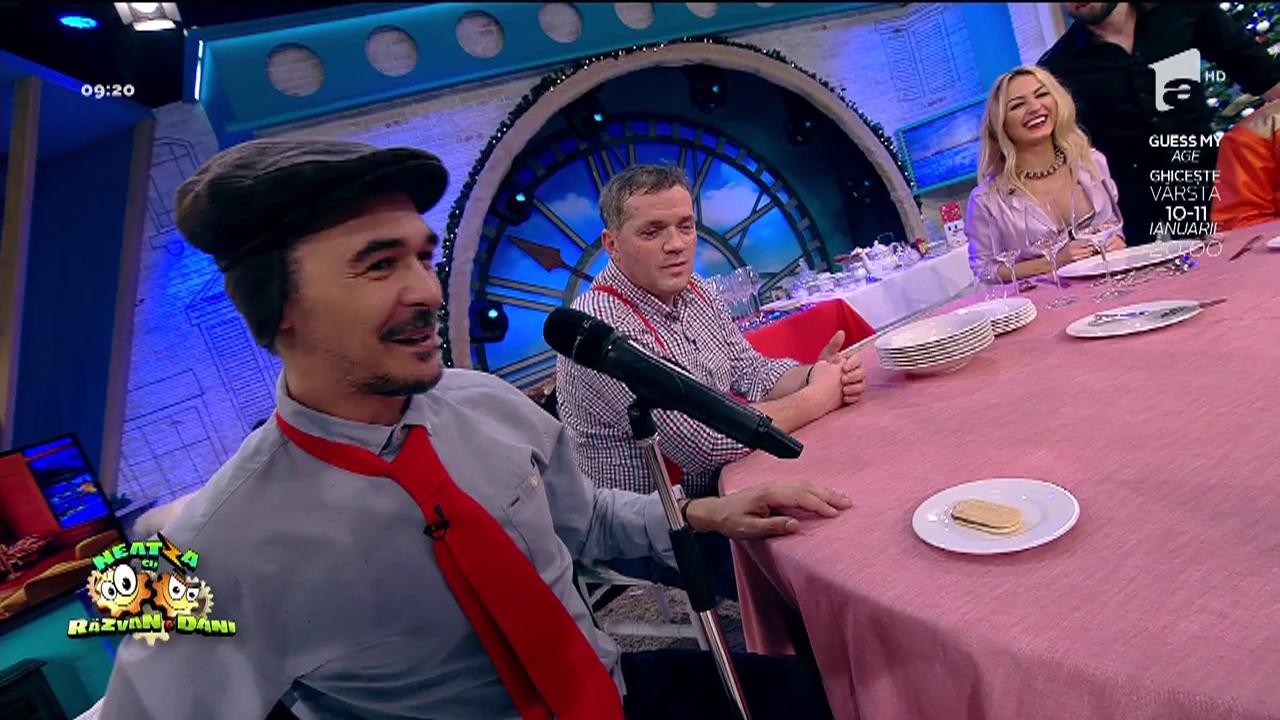 Ghid de bune maniere pentru masa de Revelion. Cum se servește și bea ceaiul