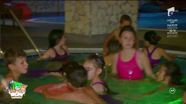 Gălăgie mare. Copiii ajung la piscină, însă nimeni nu știe să înoate! Liviu Vârciu s-a dezbrăcat și a sărit în ajutorul celor mici