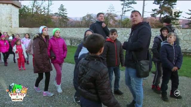 Nea Mărin duce copiii din tabără să vadă Cetatea Râșnov! Liviu Vârciu fuge de muncă