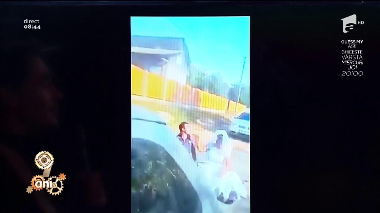 Smiley News! Obiceiuri și tradiții de nuntă la rom&acirc;ni. Mirii sunt t&acirc;r&acirc;ți &icirc;n spatele unei mașini!