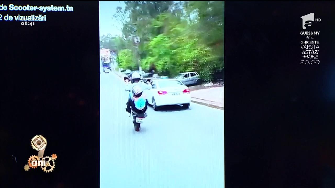 Smiley News! Acrobații cu motorul pe o singură roată. Nu &icirc;ncercați așa ceva!