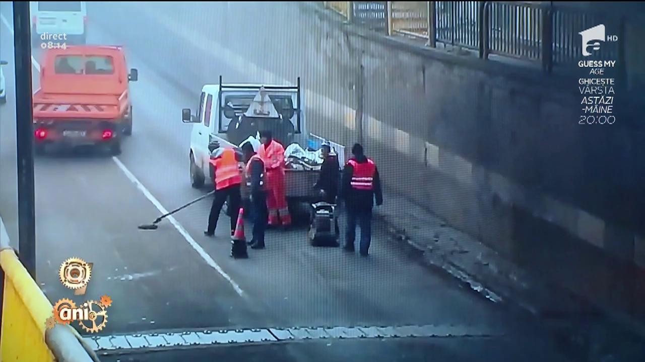 Smiley News! Operațiunea asfaltarea cu pungă, pe o șosea din C&acirc;mpia Turzii