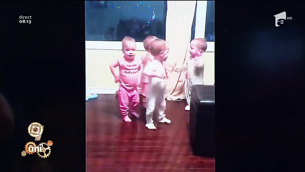 Smiley News. &Icirc;mbrățișări tandre &icirc;ntre copilași. Flavia: &rdquo;Vreau și eu patru copii!&rdquo;