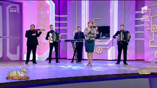 Adriana Antoni c&acirc;ntă melodia "Din țară &icirc;n țară"