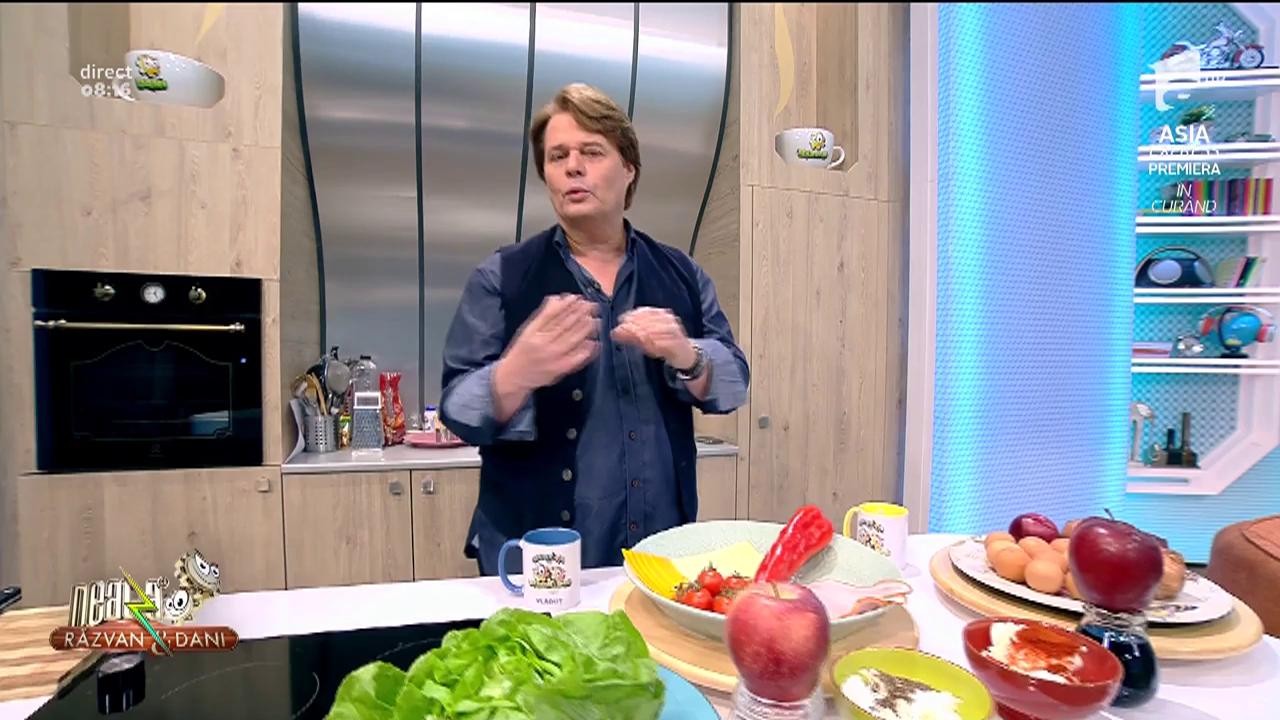 Răsfăţul zilei! Vlăduţ prepară "Ouă Barbarossa"