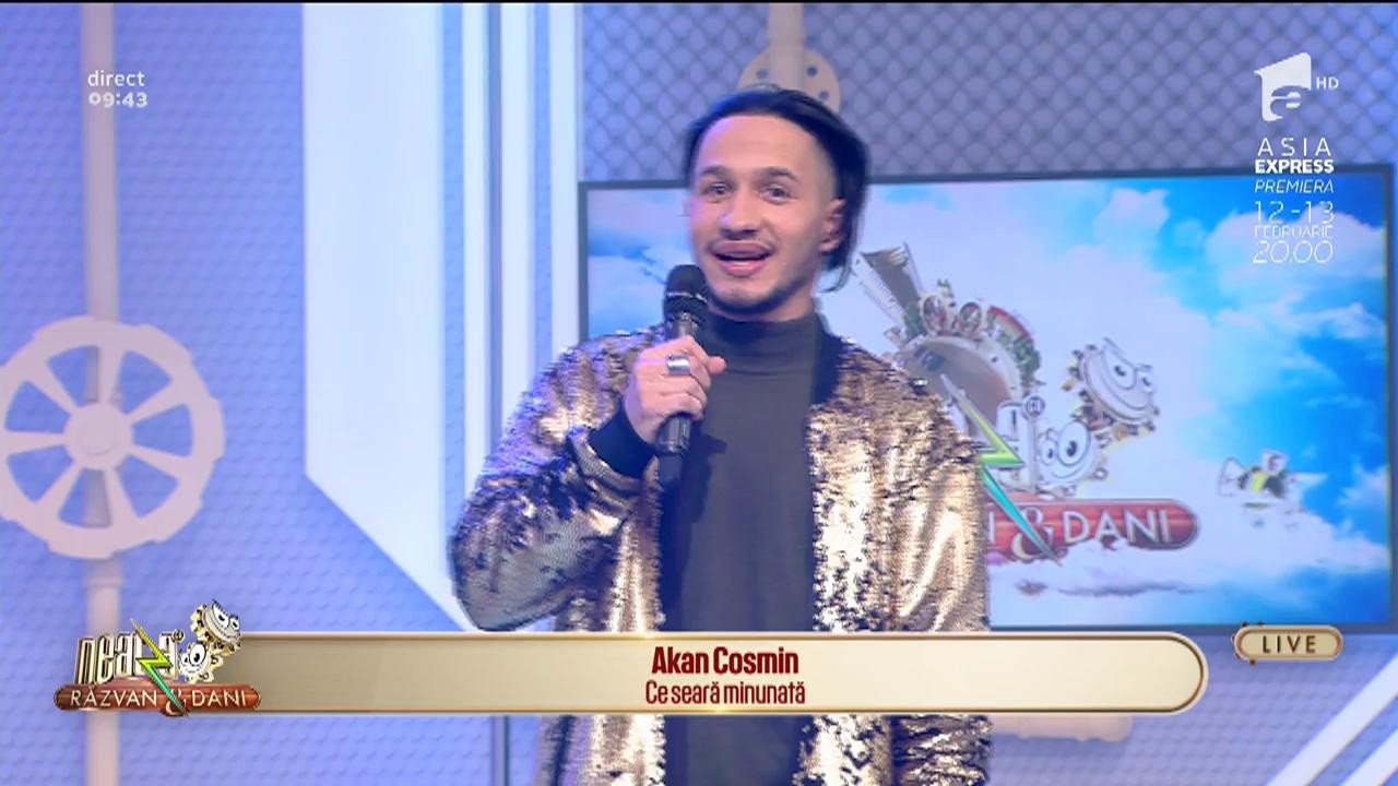 &Icirc;ncearcă să nu r&acirc;zi! Akan Cosmin c&acirc;ntă &rdquo;Ce seară minunată&rdquo;, așa cum nimeni nu o poate face