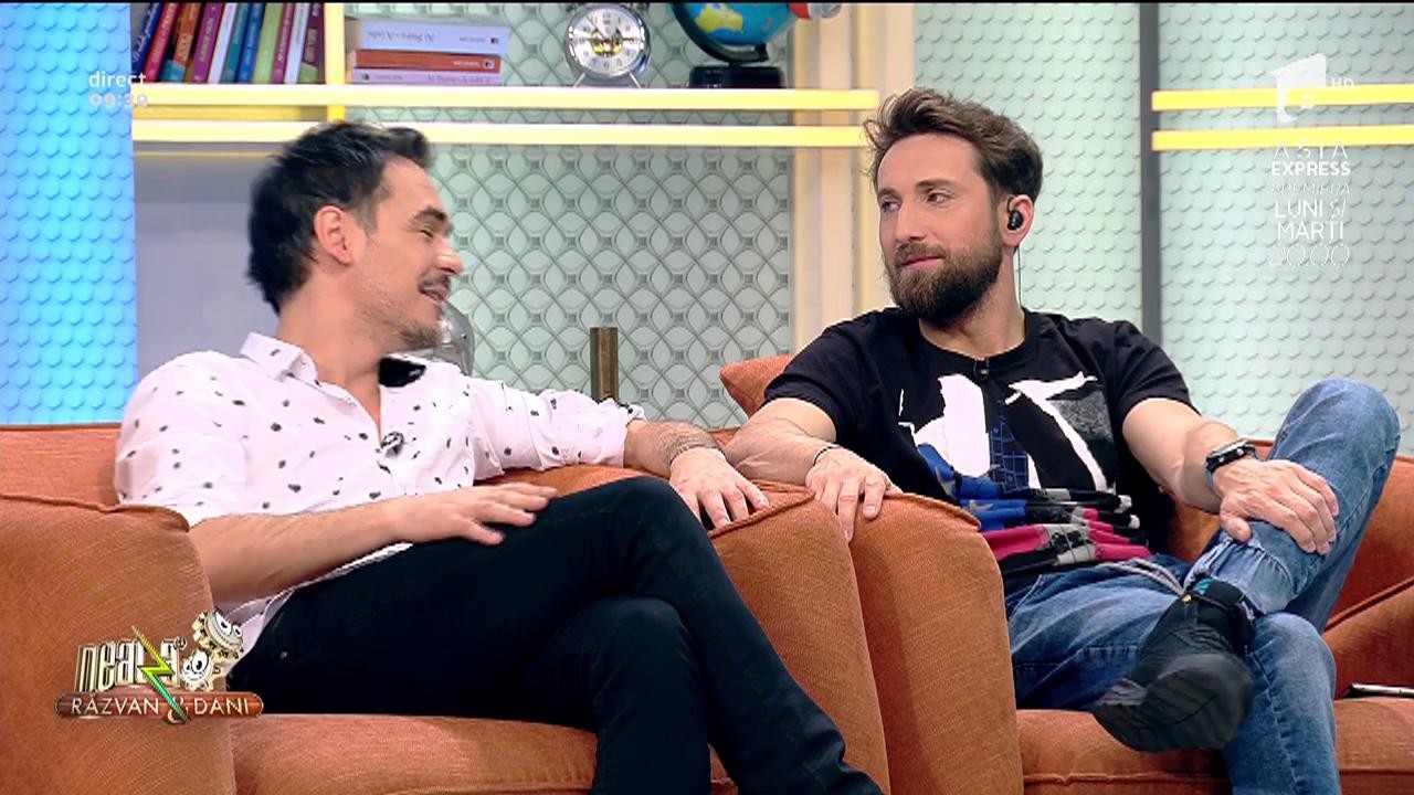 &Icirc;n trecut, Dani făcea spectacole nocturne &icirc;n cada rodundă de trei persoane, nu și &icirc;n prezent: &rdquo;Acum, ca să nu creadă vecinii că nu sunt pămpălau, dau televizorul pe canale din acelea...&rdquo;