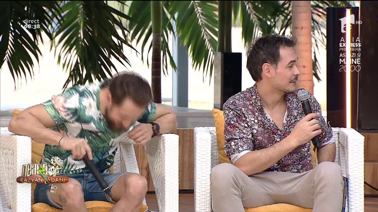 Smiley News. De ce adunați bidoane? Raspuns genial