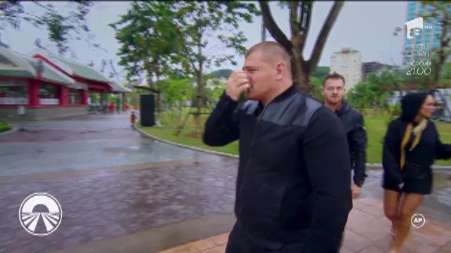 Vedetele trebuie să facă autostopul ca să ajungă la hotel! Cătălin Moroșanu: "Mi-e teamă să nu găsim transport"