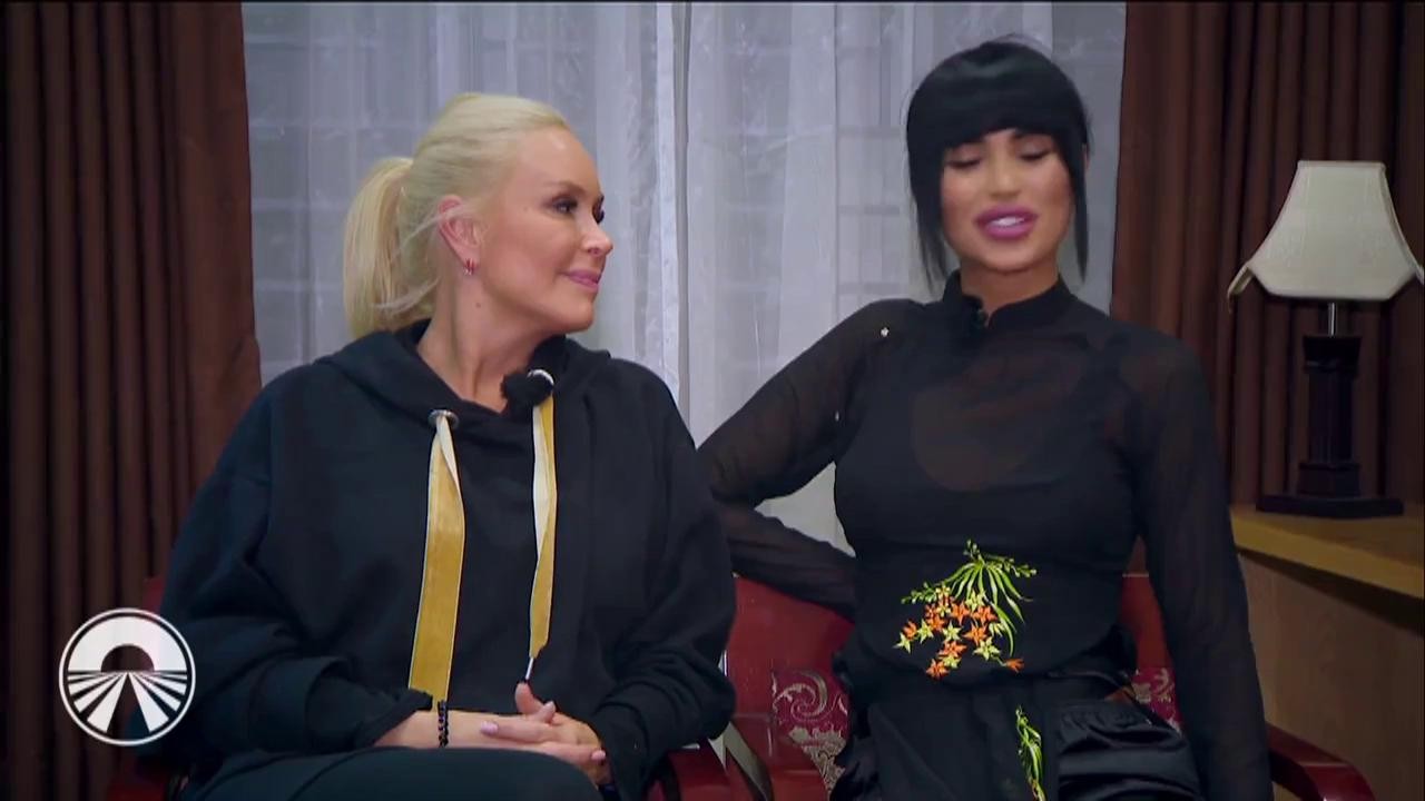 R&acirc;zi cu lacrimi! Daniela Crudu fr&acirc;nge inimi &icirc;n Thailanda