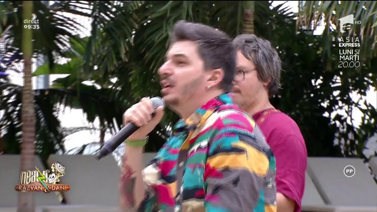 Jukebox & Bella Santiago - Auzi cum bate