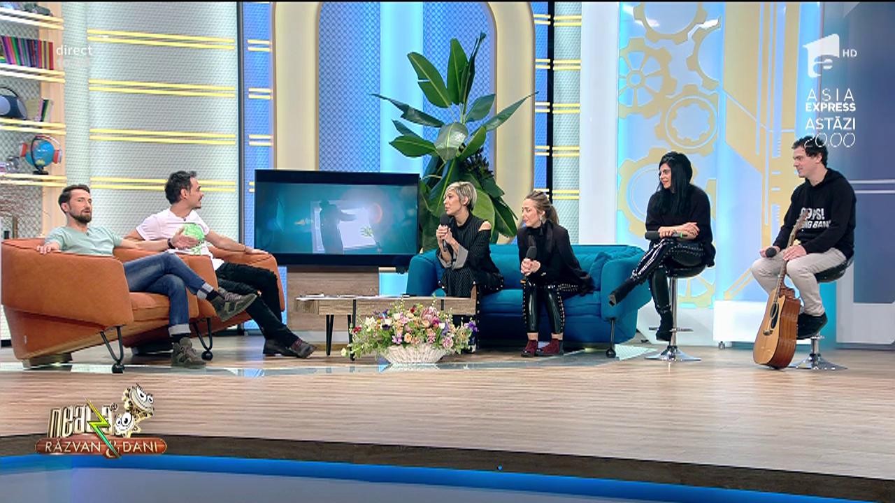 Răzvan se apucă de c&acirc;ntat! Sore: "&Icirc;ți scriu o piesă dacă vrei"