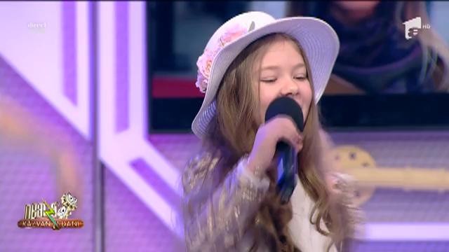CAMPANIA „SĂRUT MÂNA, MAMĂ!” Micuța Maria Nicole cântă melodia "Orașul Faptelor Bune". Pe cât e de mică, pe atât e de talentată!