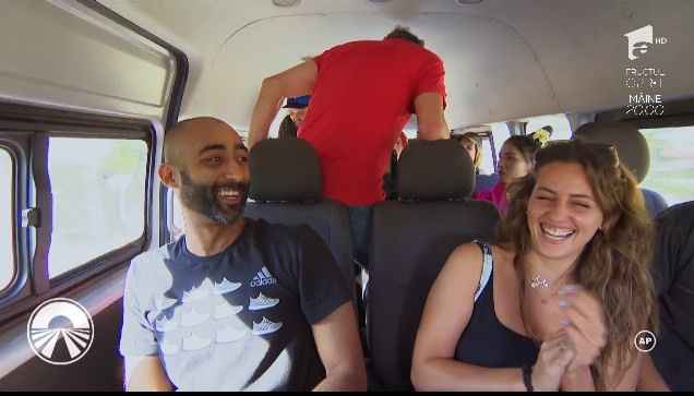 &rdquo;Erau at&acirc;t de entuziasmați că ne văd. Nu le venea să creadă!&rdquo; Vedetele, &icirc;nt&acirc;lnire cu o mașină plină cu fani ai emisiunii Asia Express