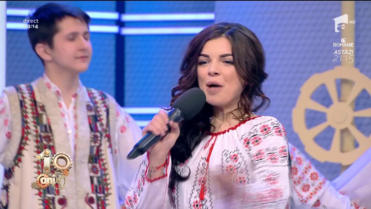 Ana-Maria Ababei c&acirc;ntă, la Neatza, melodia "N-ai, mămucă, ce te face"