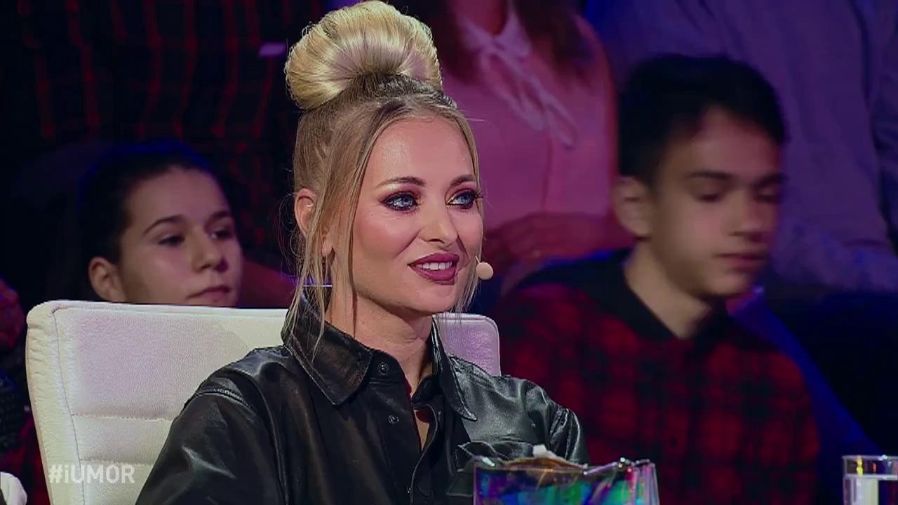 R&acirc;zi cu lacrimi! Ava aka "Green Lady", cea mai senzuală femeie de la iUmor