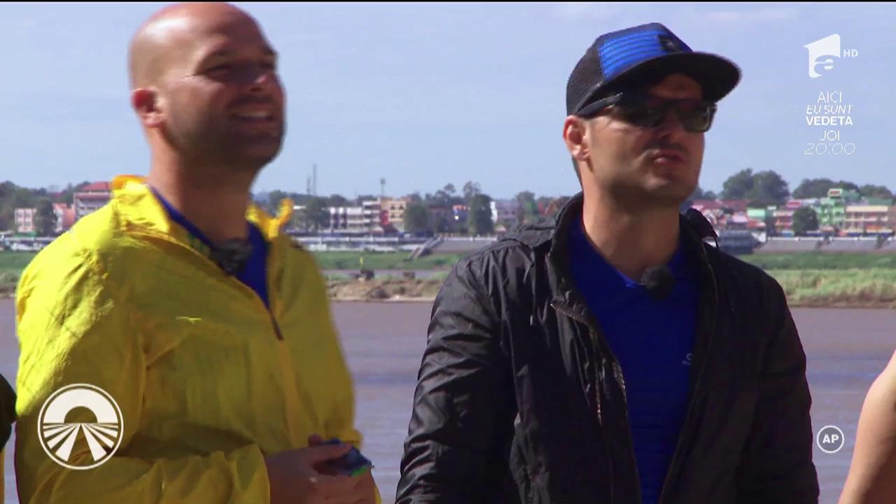 Concurenţii au băut "lao lao", dar au avut parte de un mare şoc! "C&acirc;nd am văzut şarpele &icirc;n sticlă mi-a venit să vomit!"