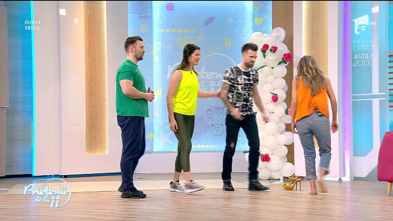 Fitness la Prietenii de la 11! Demonstrație de exerciții &icirc;n cuplu