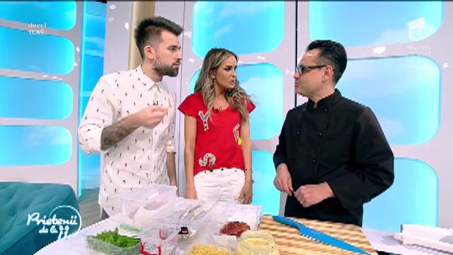 Chef Laszlo Szabolcs a gătit "Mici din amestec de carne de mistreţ şi cerb"