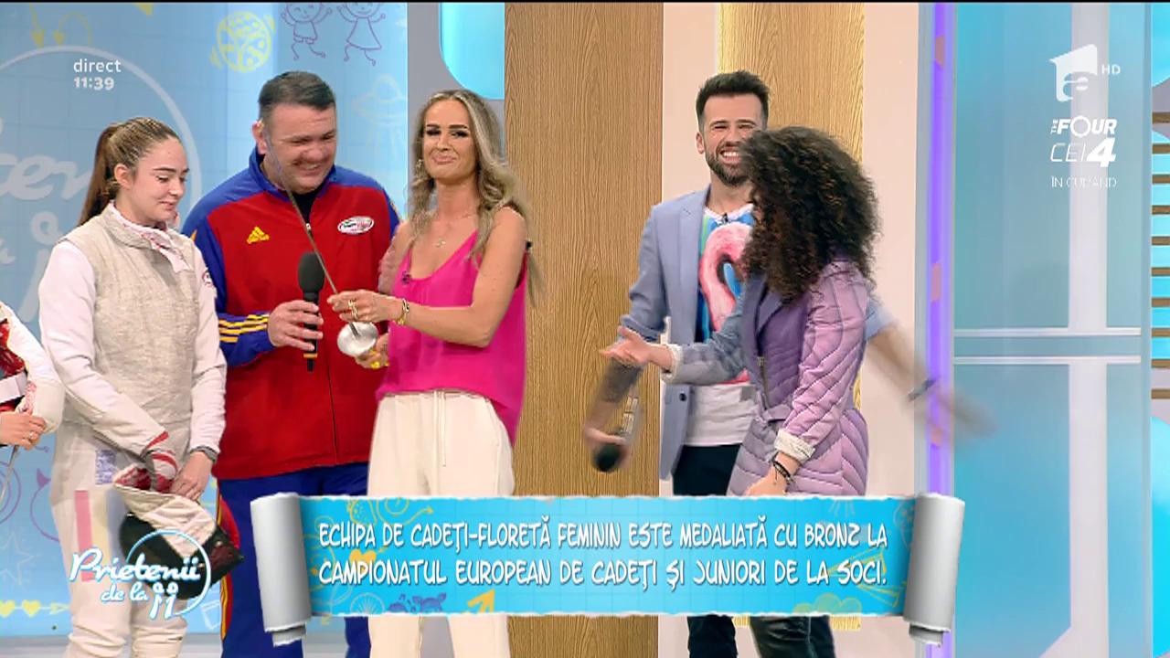 Echipa de cadeţi-floretă feminin, medaliată cu bronz la C.E de la Soci, a venit la Prietenii de la 11!