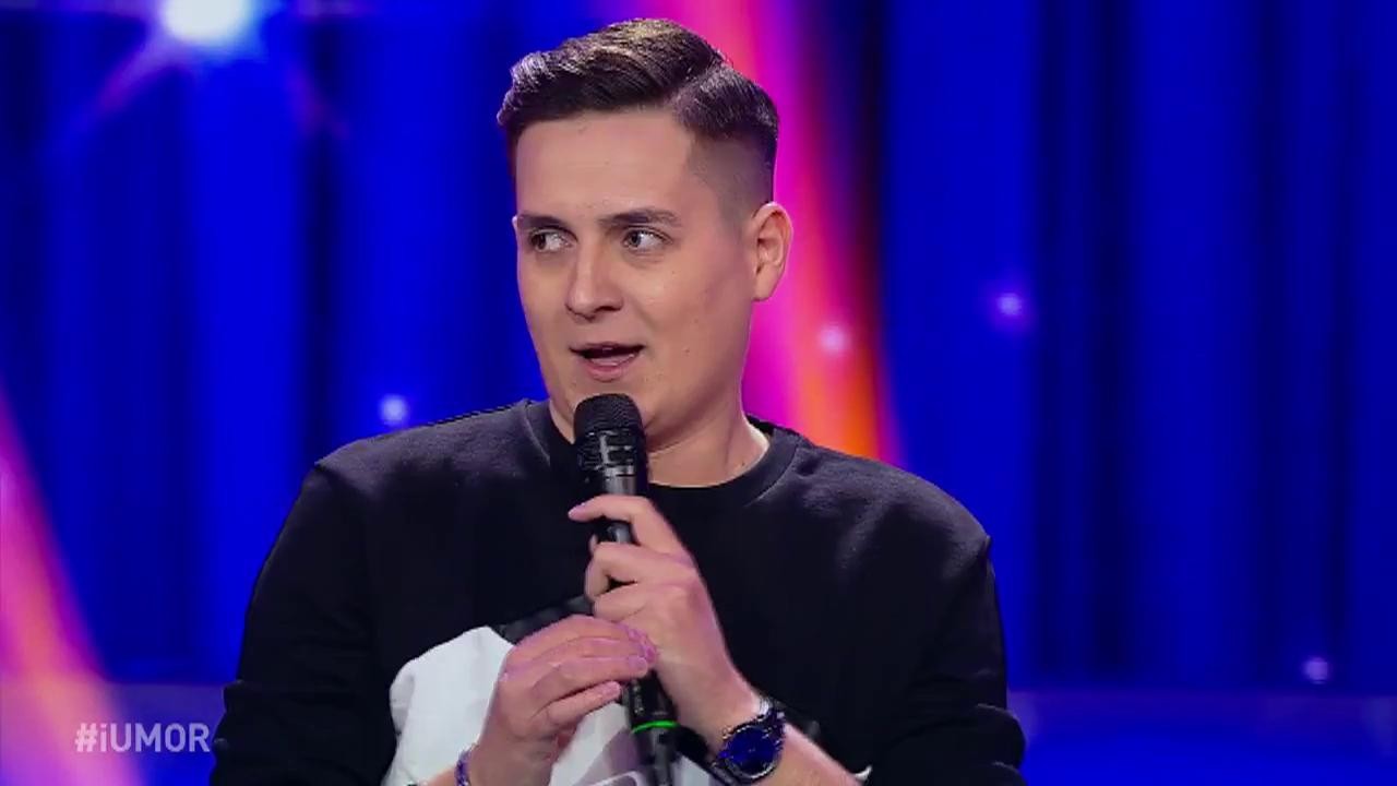 Cum se deconspiră un manelist. George Tănase: &rdquo;Ca să &icirc;nțelegeți c&acirc;t de manelist sunt, c&acirc;nd mă duc să-mi fac o electrocardiogramă, inima &icirc;mi bate fix așa...&rdquo;