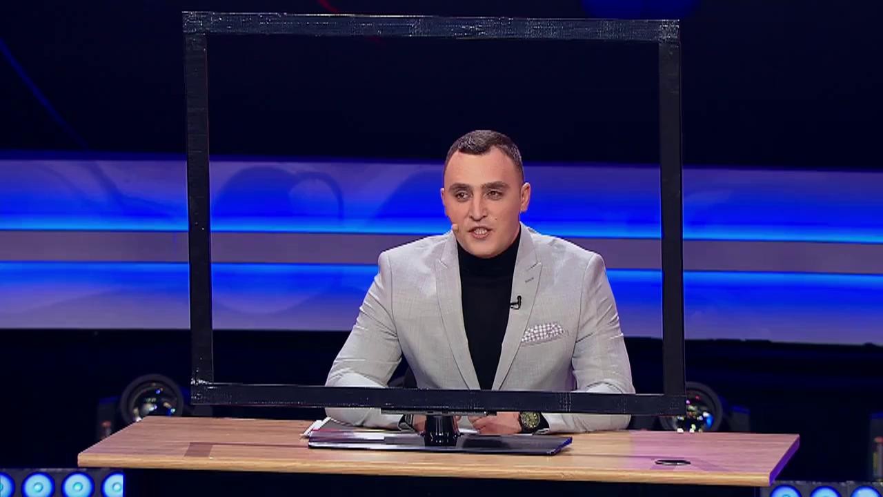 Ştirile iUmor, prezentate de Dan C&icirc;rstea: &rdquo;După ce a fost prinsă că și-a băgat nasul pe unde nu-i fierbeau oalele, Andreea Tonciu a fost ...&rdquo;