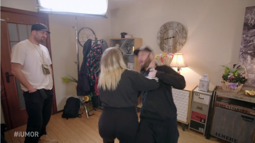 I-a băgat m&acirc;na &icirc;n g&acirc;t și apoi l-a &icirc;mpins cu putere! Din senin, Bendeac se trezește pus la păm&acirc;nt de Delia