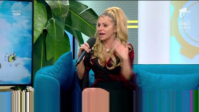Răzvan și Dani &icirc;ncearcă să-și dea seama ce articol vestimentar a purtat Maria Andria &icirc;n Anglia: "Erai &icirc;mbrăcată ca o curcă?"
