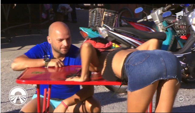 Ce imagine sexy! Uite ce poziții a abordat Daniela Crudu jocul cu elasticul