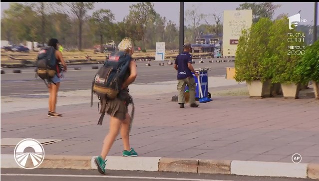 Daniela Crudu vrea să dezbrace localnici!: &rdquo;Ce figuri avea gunoierul, nu a vrut să ne dea tricolul...&rdquo;