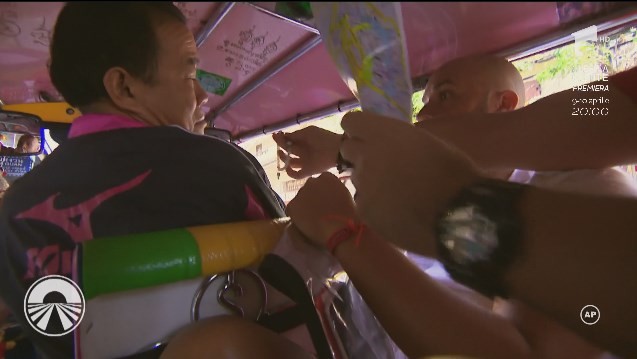 Liviu V&acirc;rciu a dat brățara pe care vroia să o facă cadou iubitei lui! Cum se scuză: &rdquo;E mai bine să ne plătim &icirc;ntreținerea și ratele, dec&acirc;t să stai cu brățara la m&acirc;nă...&rdquo;