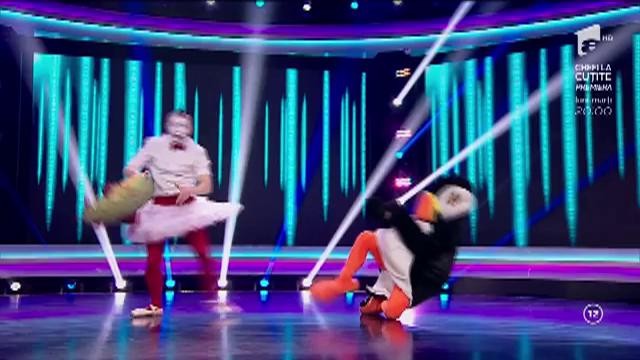 Un urs polar gigant a invadat scena de la &bdquo;iUmor&rdquo;! Vadik i-a lăsat pe toți cu gurile căscate!