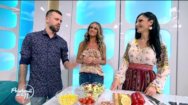 Reţeta zilei! Lavinia Furtună gătește o salată mixtă cu ton, porumb și ardei