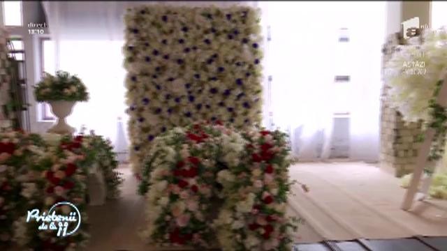 Florile de h&acirc;rtie și material textil, cel mai frumos decor pentru nunțile pretențioase