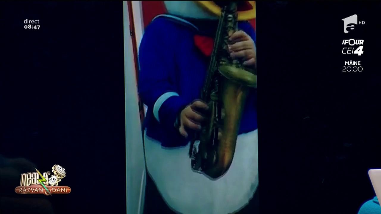 Smiley News! Donald Duck c&acirc;ntă la saxofon