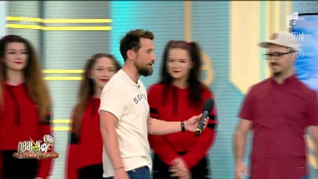 Trupa &rdquo;Pasitos&rdquo;, show &icirc;n pași de dans