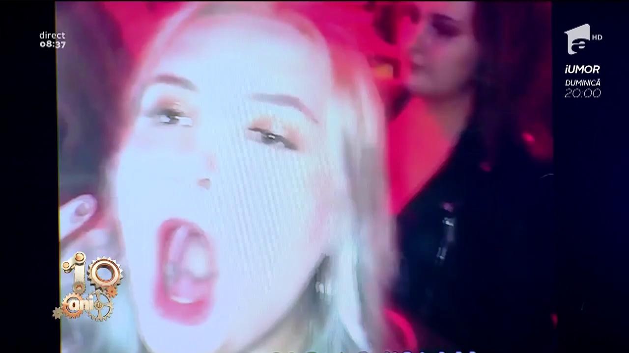 Smiley News. &Icirc;nt&acirc;mplare amuzantă la beție. A confundat masa dj-ului cu barul