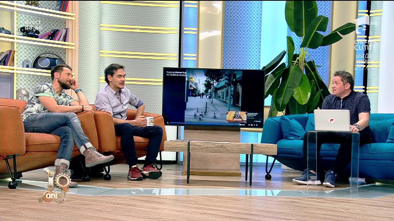 Smiley News. Rața germană nu trece niciodată pe roșu