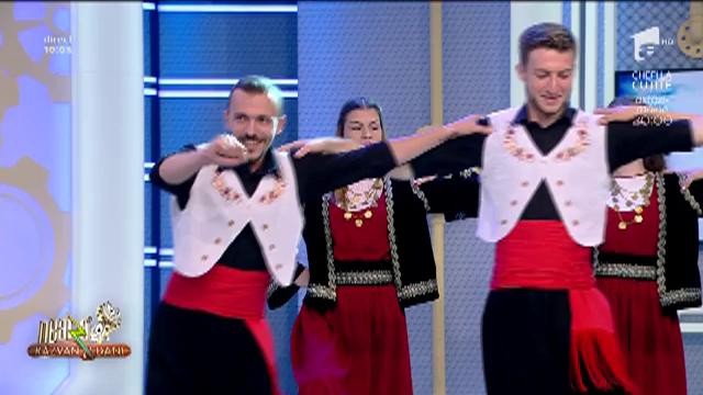 Ansamblul Kymata, al Uniunii Elene din Rom&acirc;nia dansează &icirc;n platoul Neatza