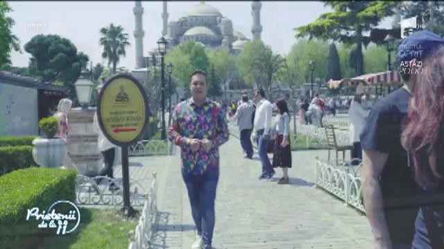 Raoul c&acirc;ntă melodia &bdquo;Inimă de floare-albastră&rdquo;