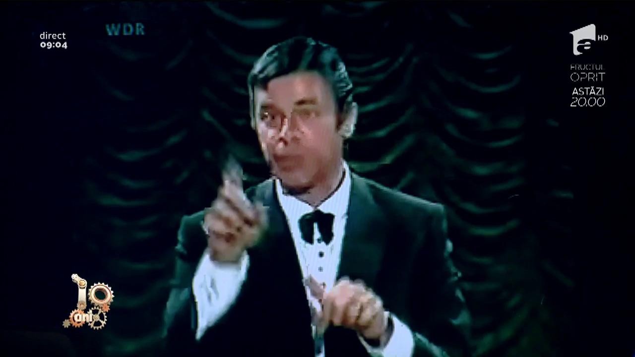 Smiley News. Imagini de colecție. Comediantul Jerry Lewis c&acirc;ntă la o mașină de scris invizibilă