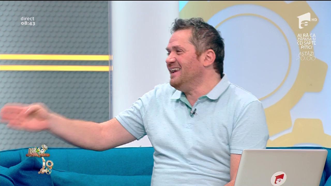 Smiley news! Un suporter korean, forțat de mexicani să se bucure pentru ei